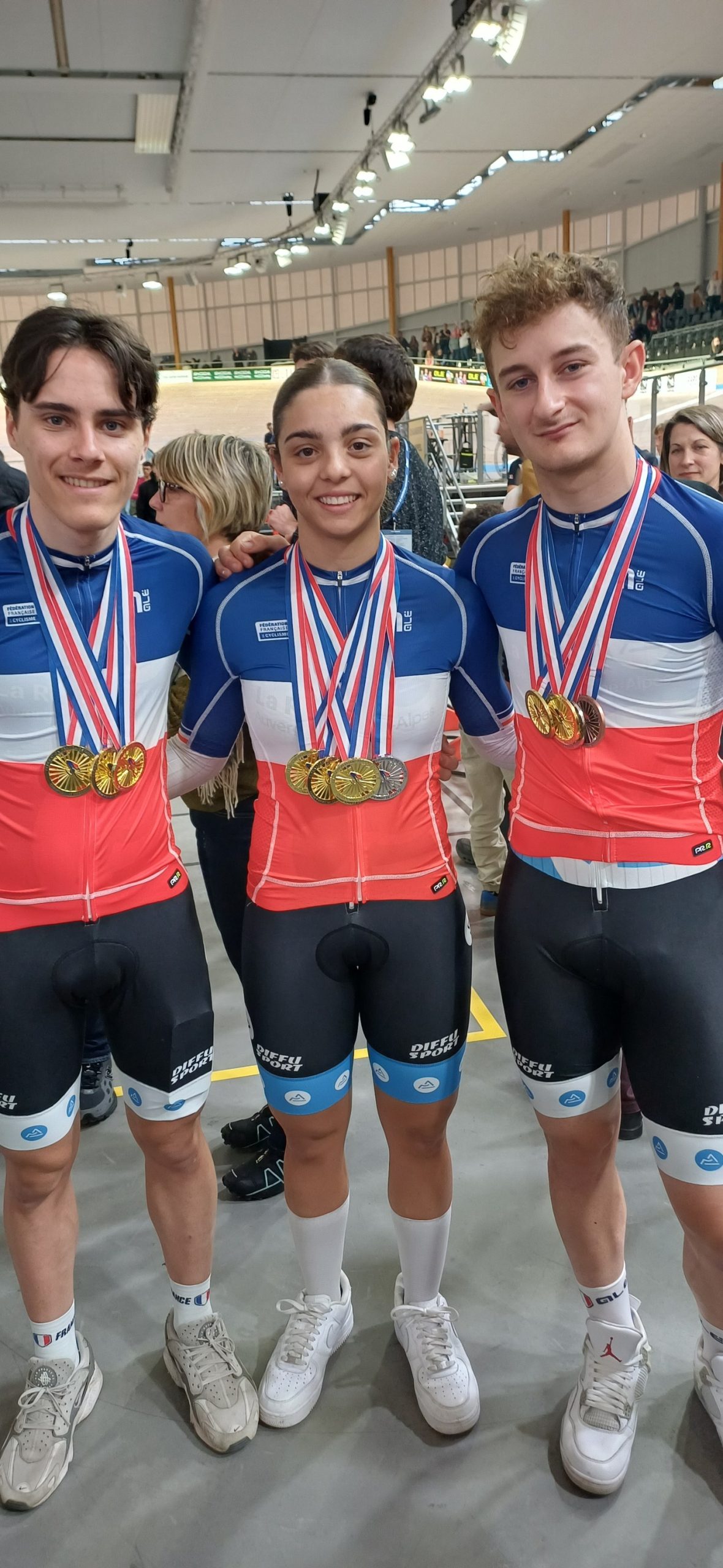 MF CARBON CYCLES — Performance & Engagement sur la scène nationale piste